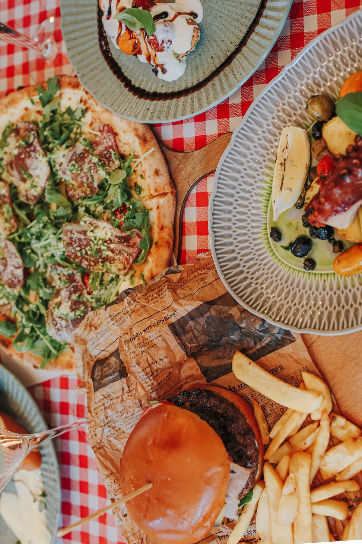 Deska antipasti i włoskie dania - Despe