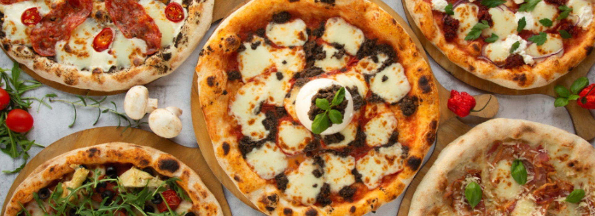 Wybór pizz z pieca w restauracji Despe w Dębkach – włoskie smaki, świeże składniki i chrupiące ciasto